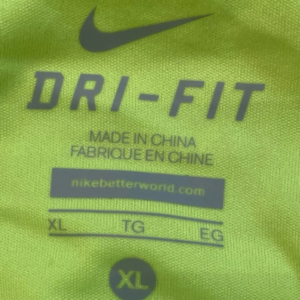 Nike Dri Fit Boy’s X Large 3 Button Collar Short Sleeve Neon‎ Yellow Golf Shirt